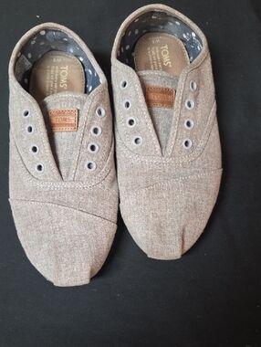 Toms Slip-On Canvas Shoes in Heathered Taupe